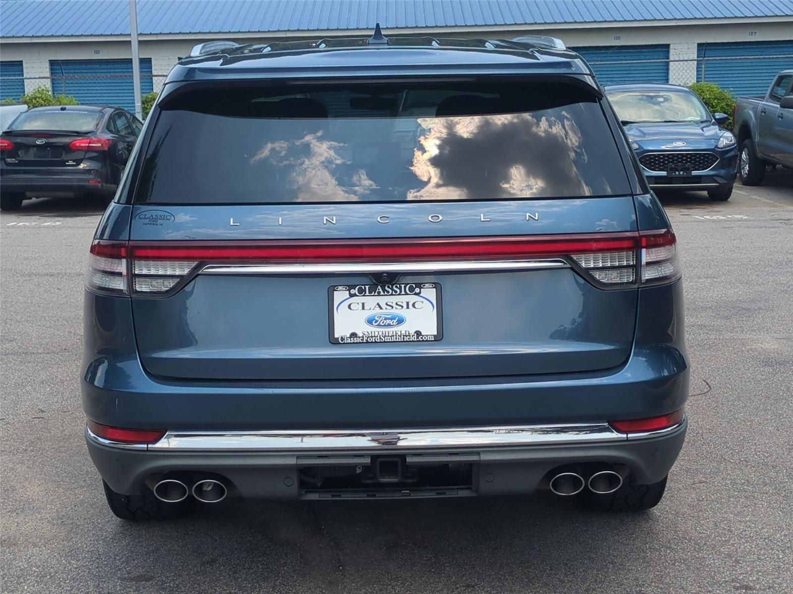 Used 2020 Blue Diamond Metallic Lincoln Reserve image 4