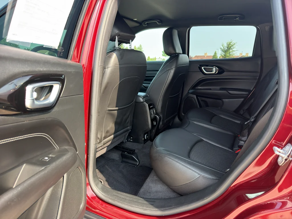 Used 2022 Velvet Red Pearl Jeep Altitude image 10