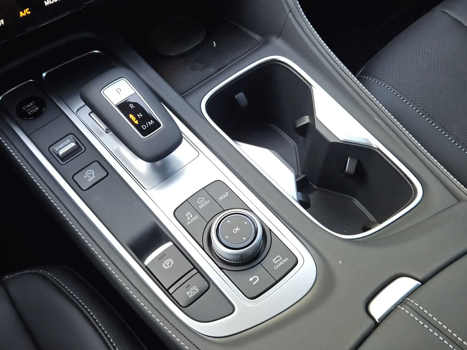 New 2027 2T RAD WHT INFINITI Sport AWD image 14