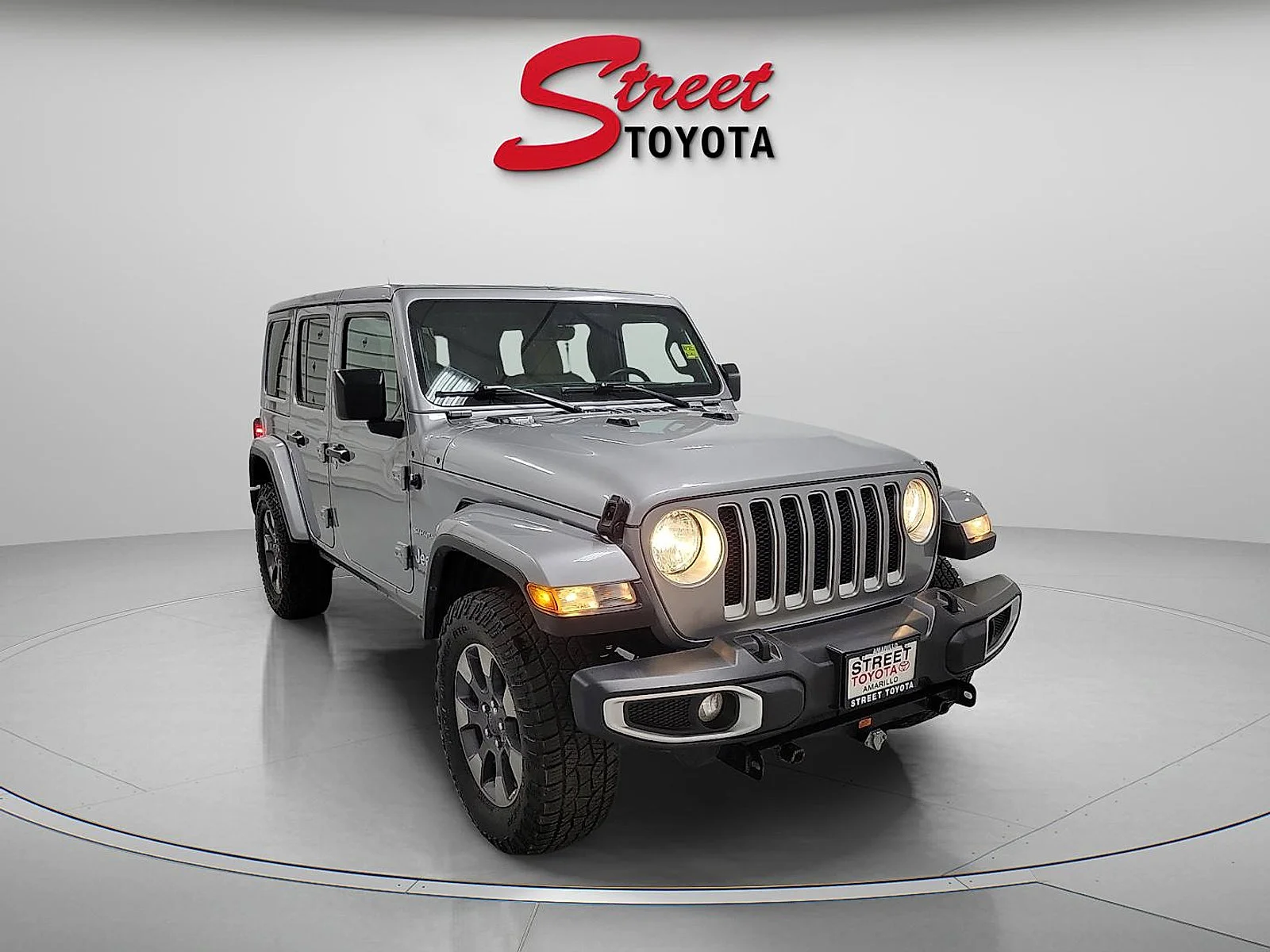 Used 2018 Billet Silver Metallic Clearcoat Jeep Sahara image 5