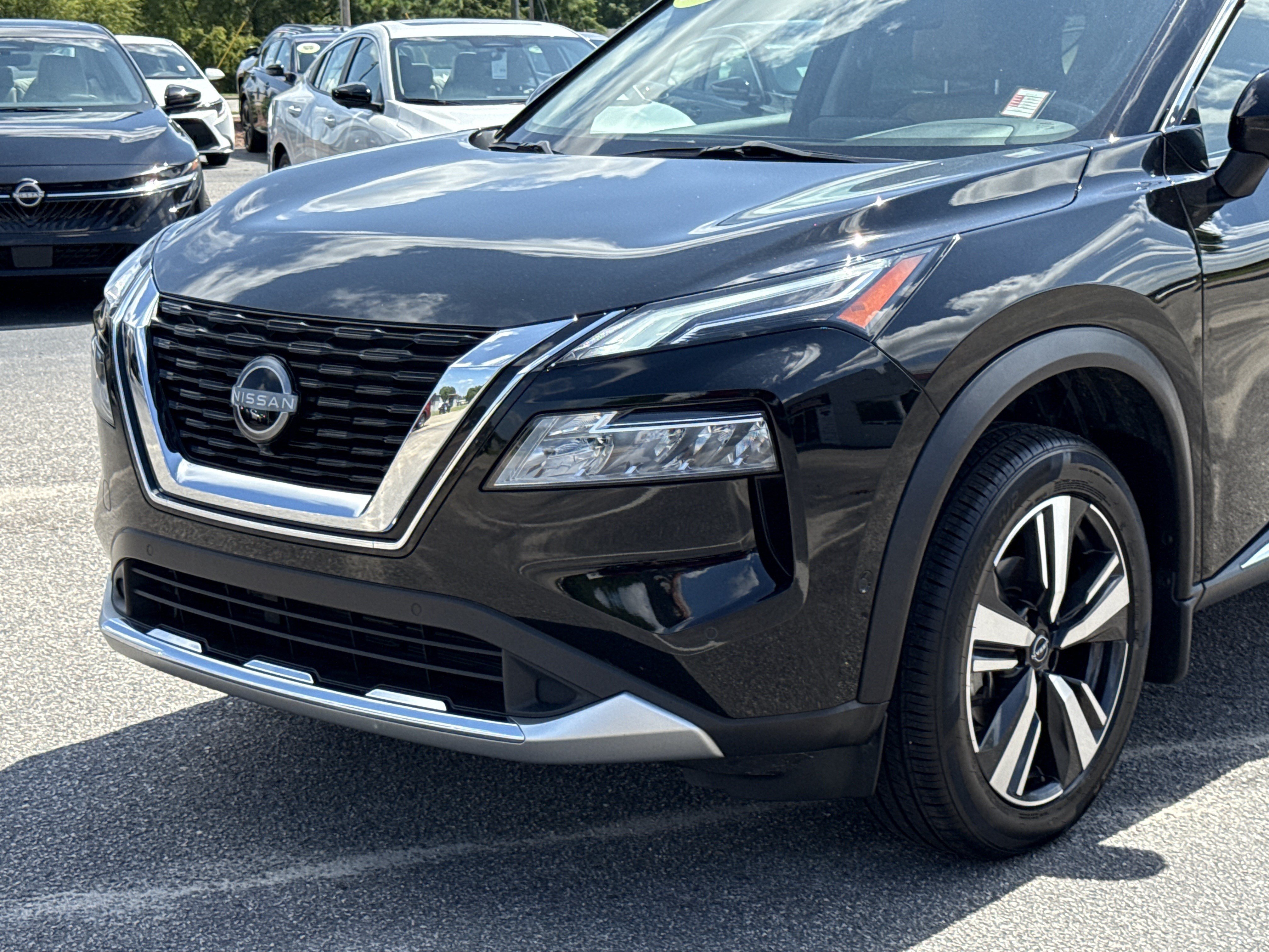 Used 2023 Super Black Nissan Platinum image 36