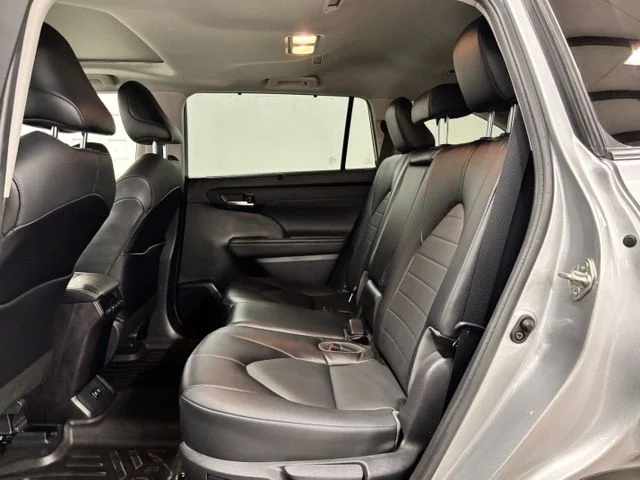 Used 2021 Silver Toyota XLE image 20