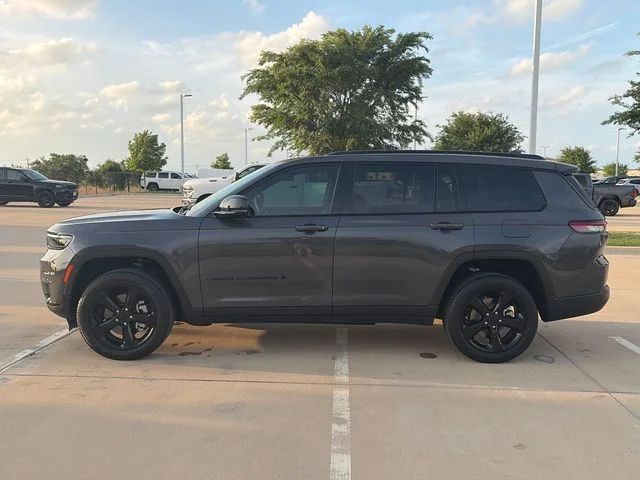 New 2025 Baltic Gray Metallic Clear-Coat Exterior Paint Jeep Limited image 6