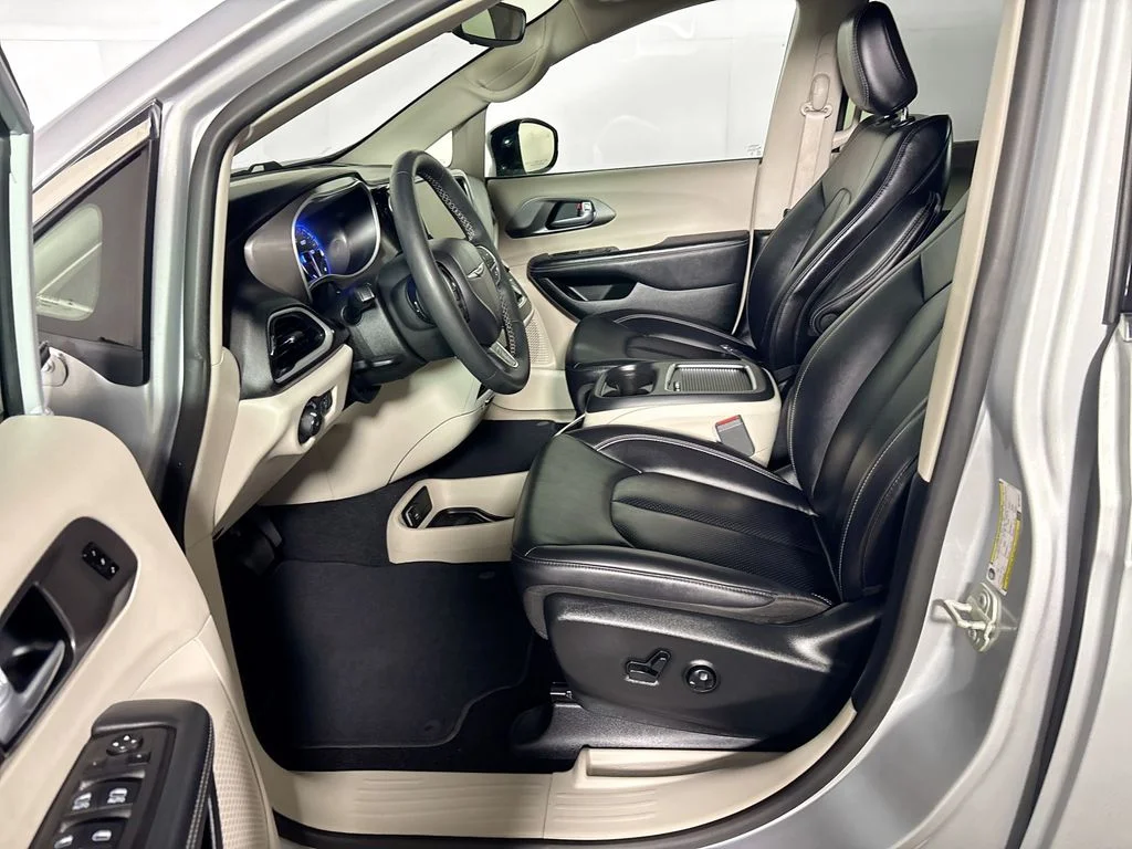 Used 2024 Silver Chrysler Touring L image 11