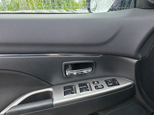 Used 2019 Labrador Black Metallic Mitsubishi 2.0 SE image 24