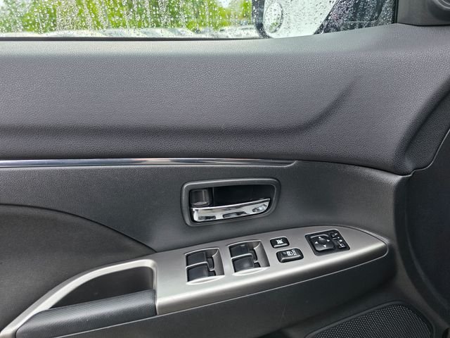 Used 2019 Black Mitsubishi 2.0 SE image 24