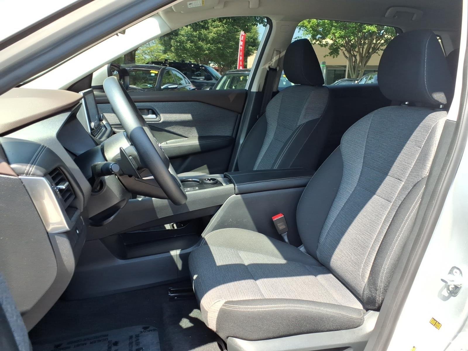 Used 2023  NISSAN SV image 21