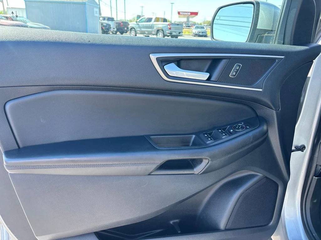 Used 2022 Silver Ford SEL image 18