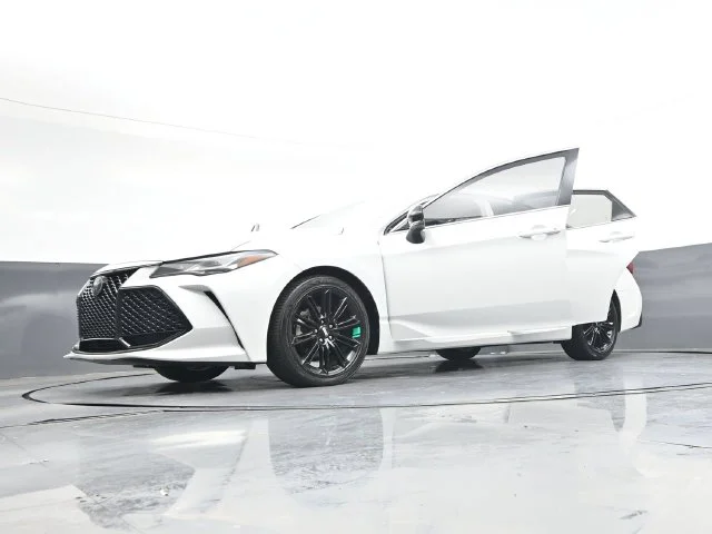 Used 2019 Pearl Toyota Touring image 44