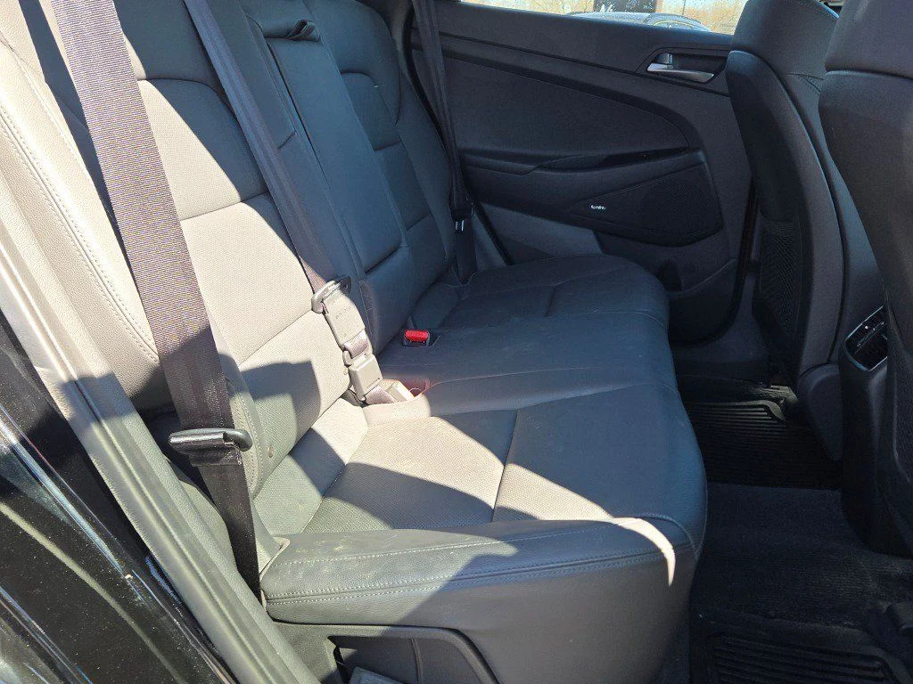 Used 2017 Black Hyundai SE Plus image 9