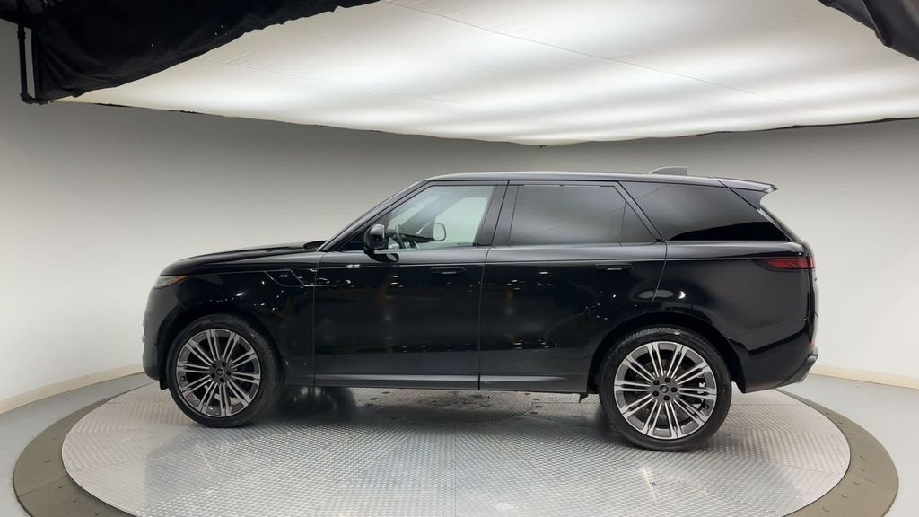 Used 2023 Santorini Black Metallic Land Rover SE image 5