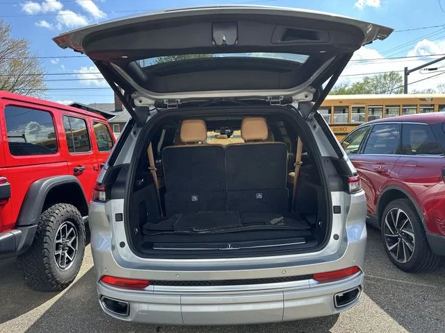 Used 2024 Silver Jeep Summit image 23