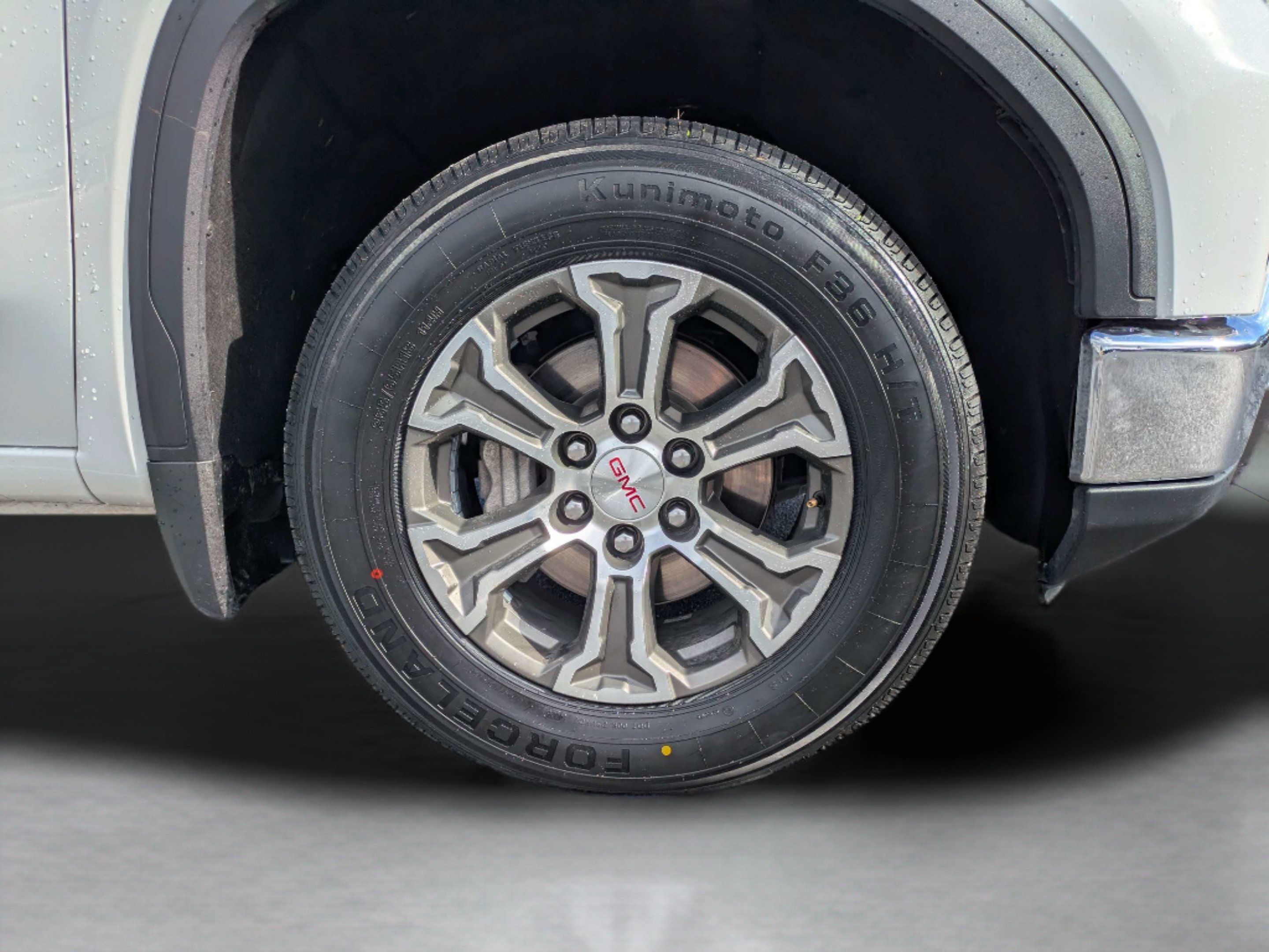 Used 2025 Summit White GMC SLT image 31