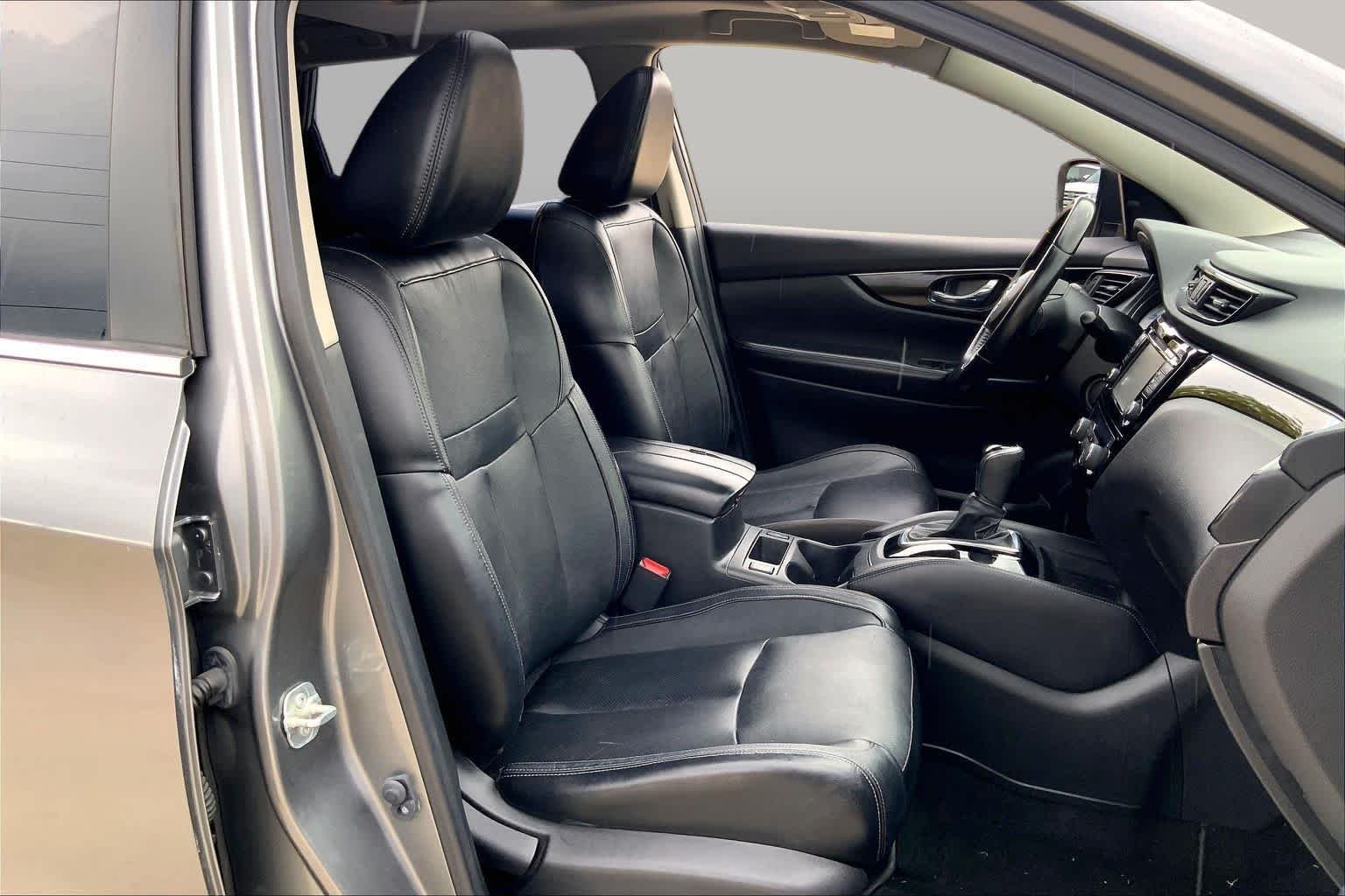 Used 2018 Gun Metallic Nissan SL image 9