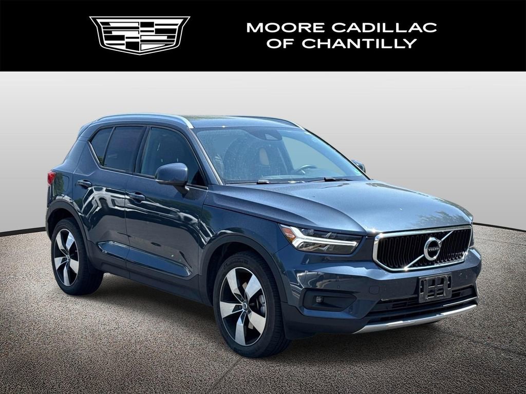 2021 Volvo XC40 T5 Momentum AWD's photo