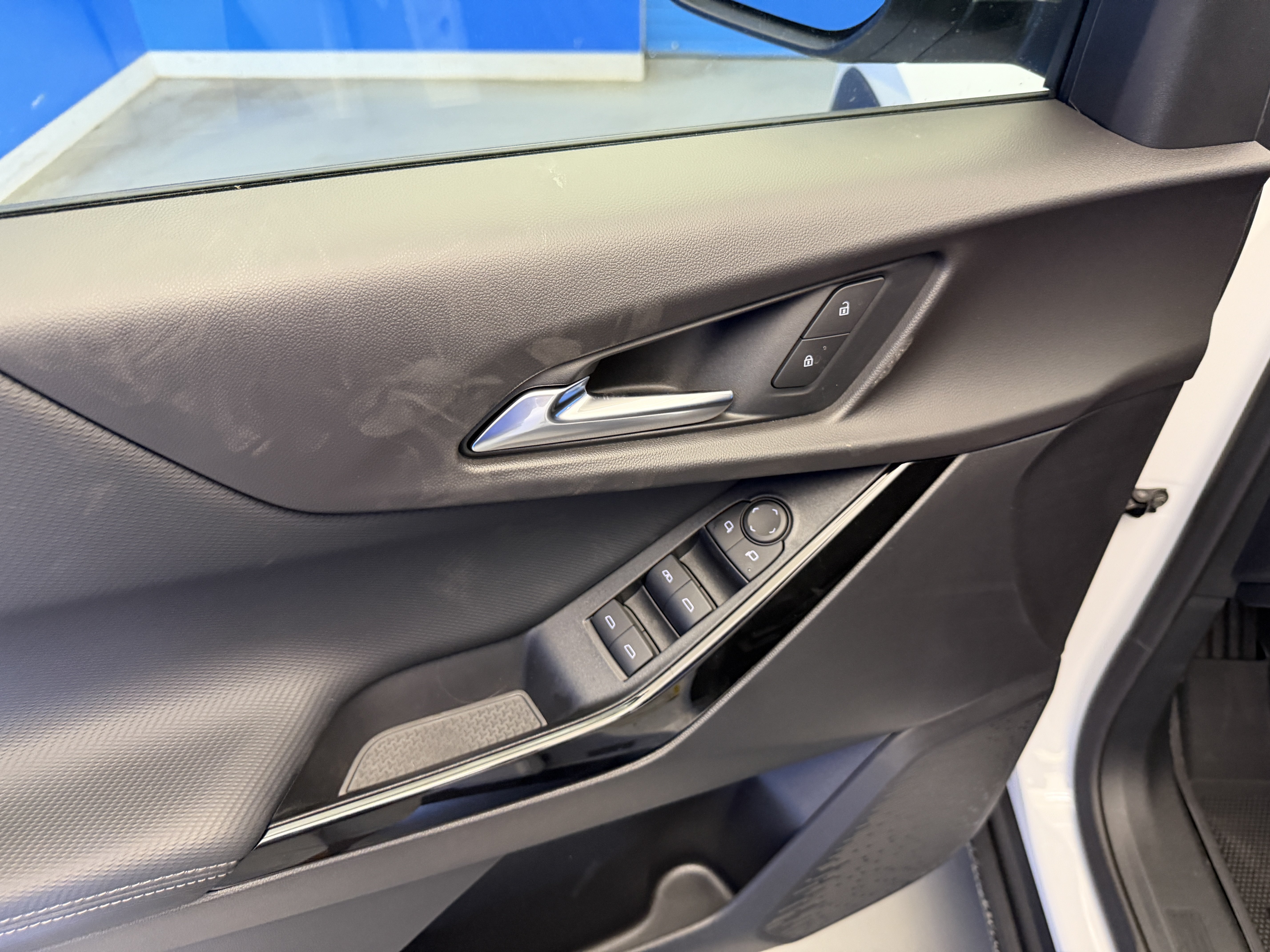 2027 Chevrolet Equinox LT - Photo 10