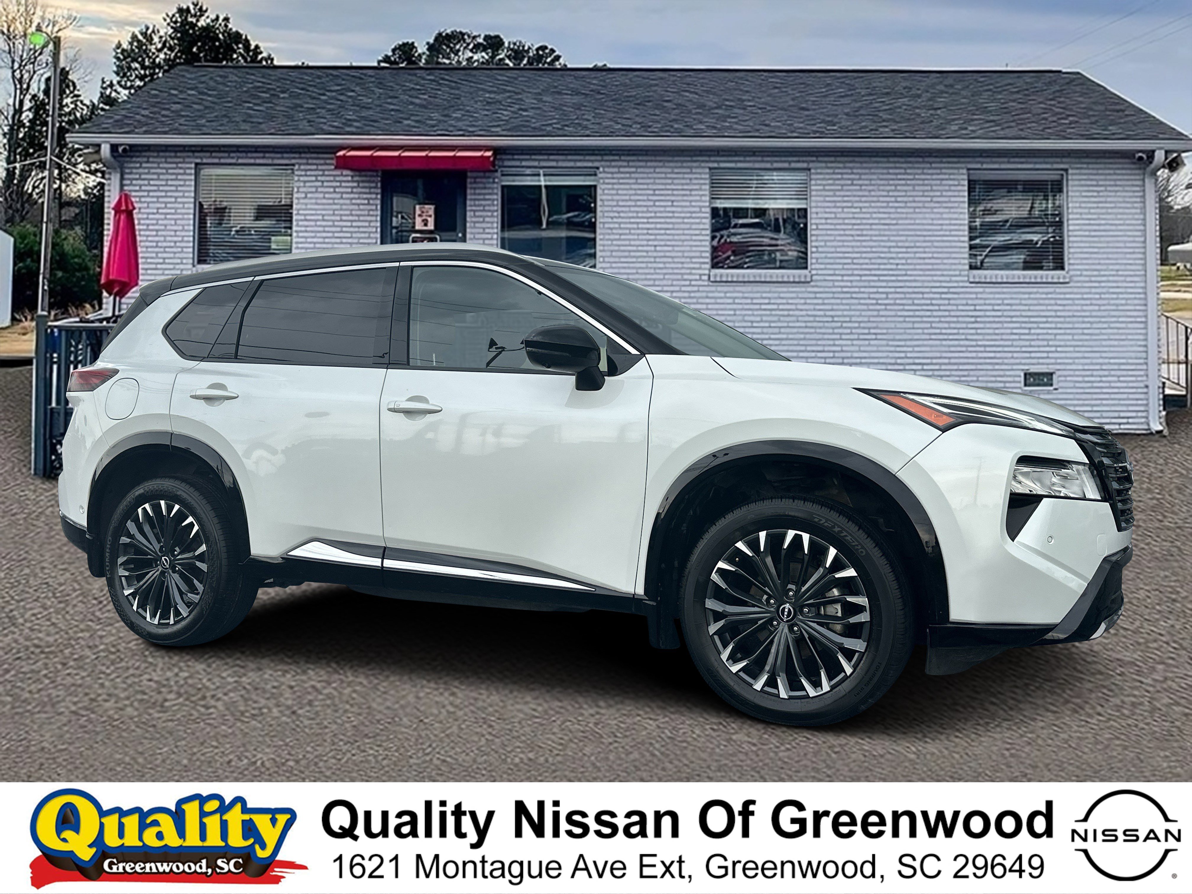 Used 2024 Everest White Pearl/Super Black Nissan Platinum image 1
