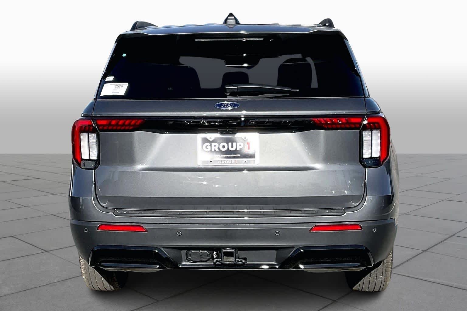 New 2026 Carbonized Gray Metallic Ford ST-Line image 4