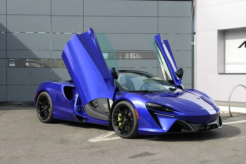 Certified Used 2025  McLaren Performance image 17