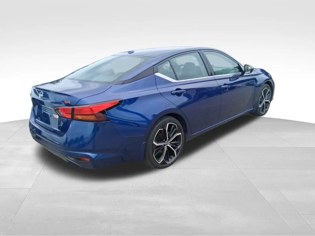 Used 2024 Blue Nissan 2.5 SR image 3