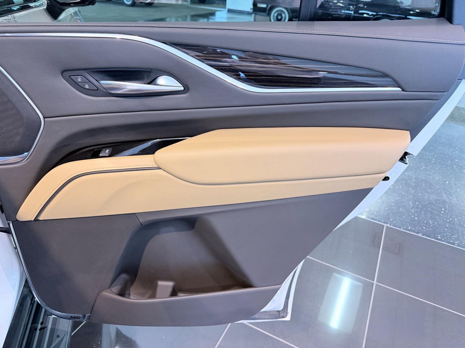 Used 2021 CRYSTAL WHITE TRICOAT Cadillac Premium Luxury image 28