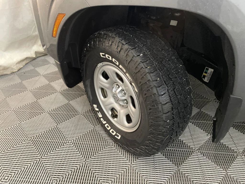 Certified Used 2024 Gun Metallic Nissan S image 28