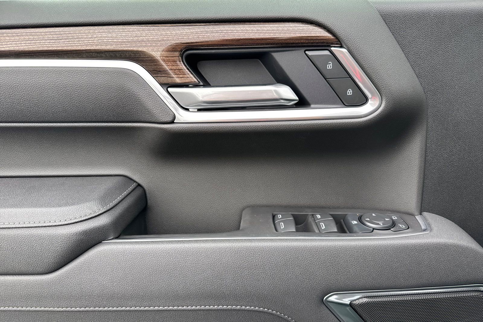 2025 Chevrolet Silverado 1500 LT - Photo 10