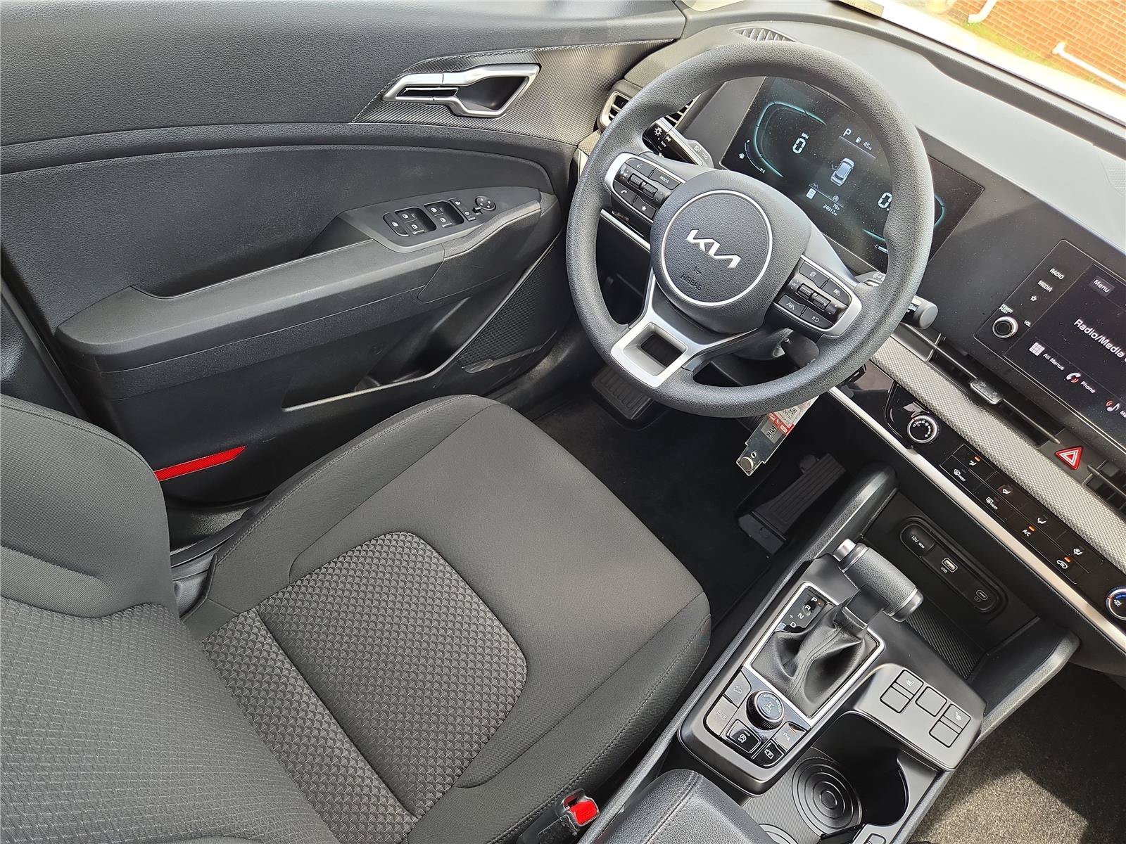 2025 Kia Sportage LX - Photo 17