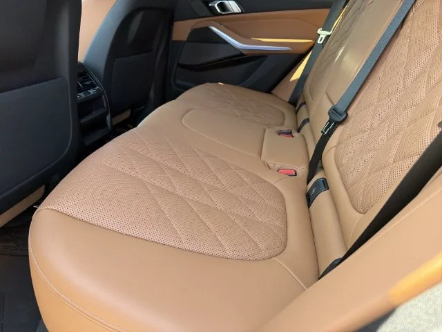 Used 2025  BMW xDrive40i image 9