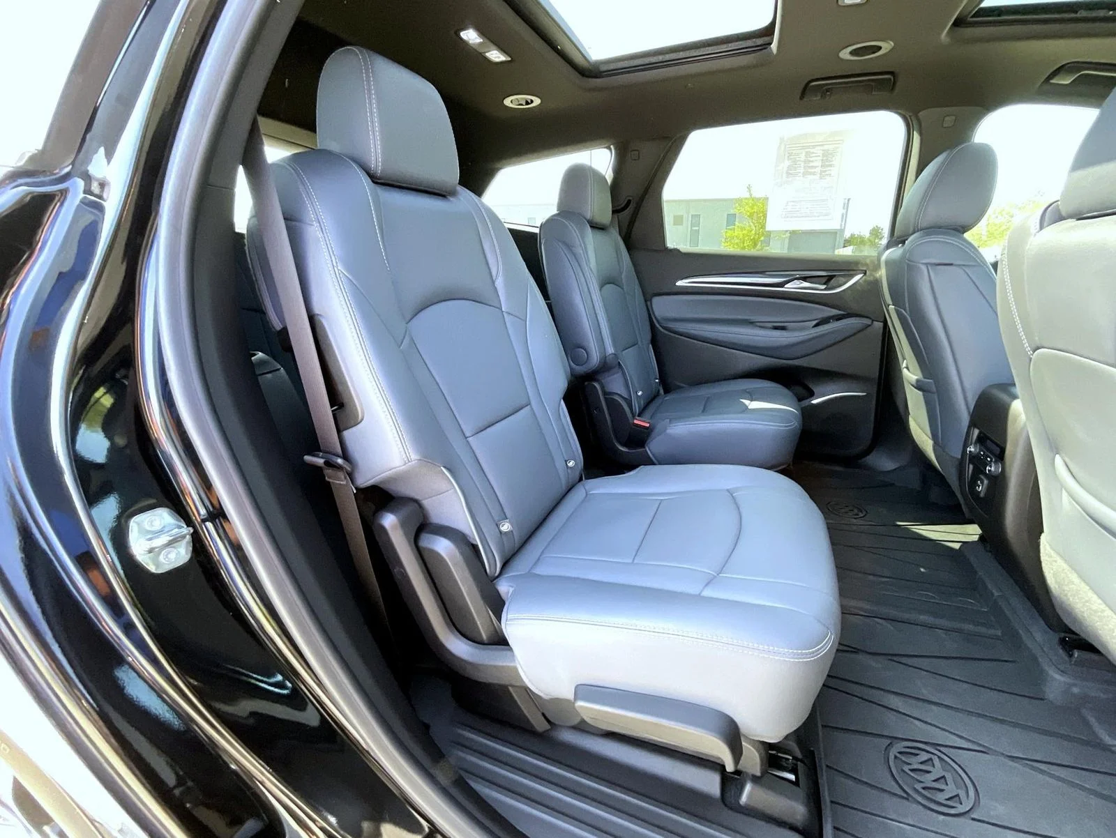 Used 2022 Black Buick Essence image 19