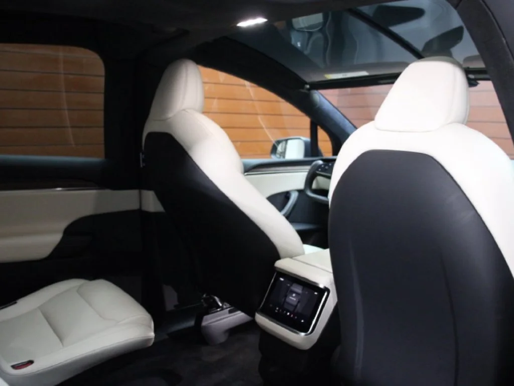 Used 2022  Tesla Base image 10