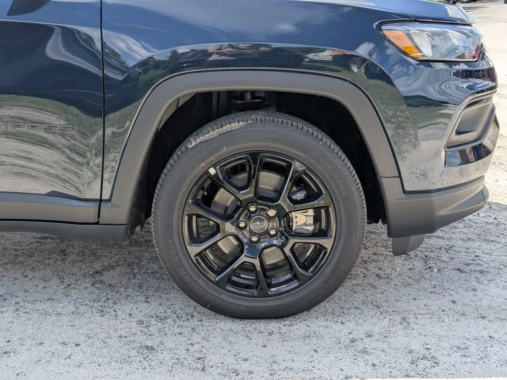 New 2026 Fathom Blue Pearl Coat Jeep Latitude image 11
