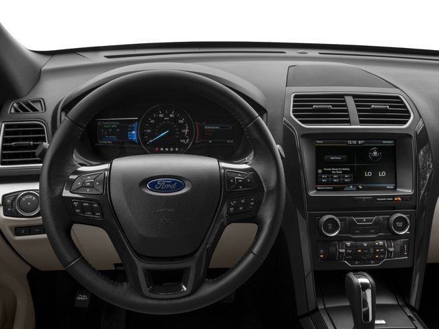 Used 2017 White Platinum Clearcoat Metallic Ford XLT image 7