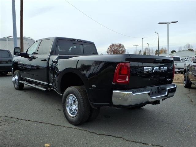 New 2026 Diamond Black Crystal Pearl-Coat Exterior Paint RAM TRADESMAN image 18