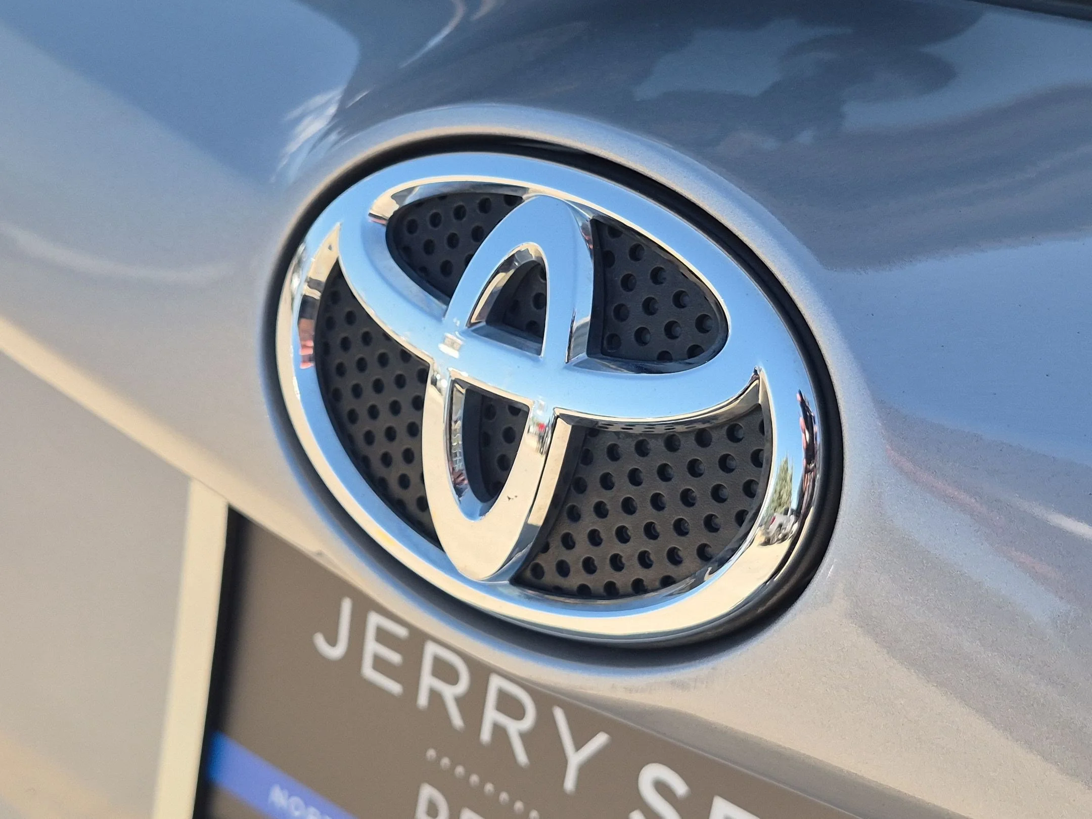 Used 2018 Silver Sky Metallic Toyota XLE image 13