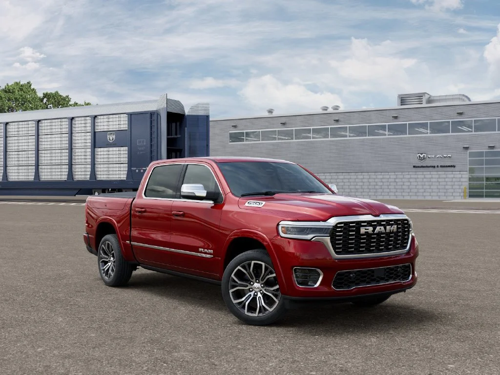 New 2027 Molten Red Pearl-Coat Exterior Paint RAM Tungsten image 5