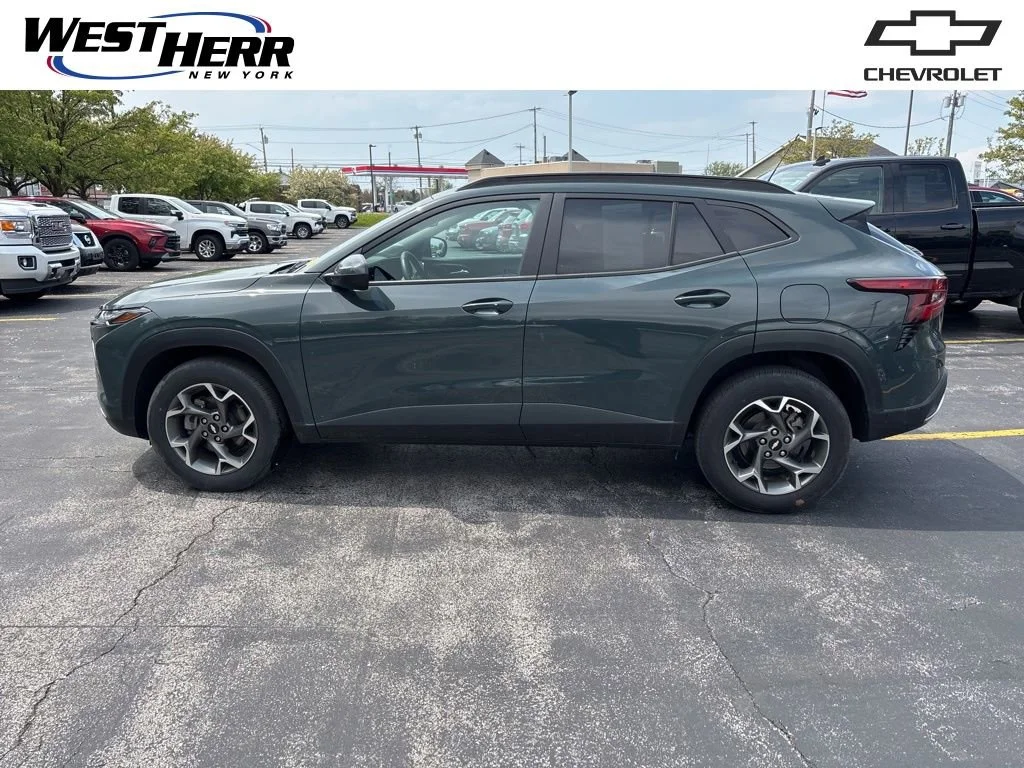 2025 Chevrolet Trax LT's photo