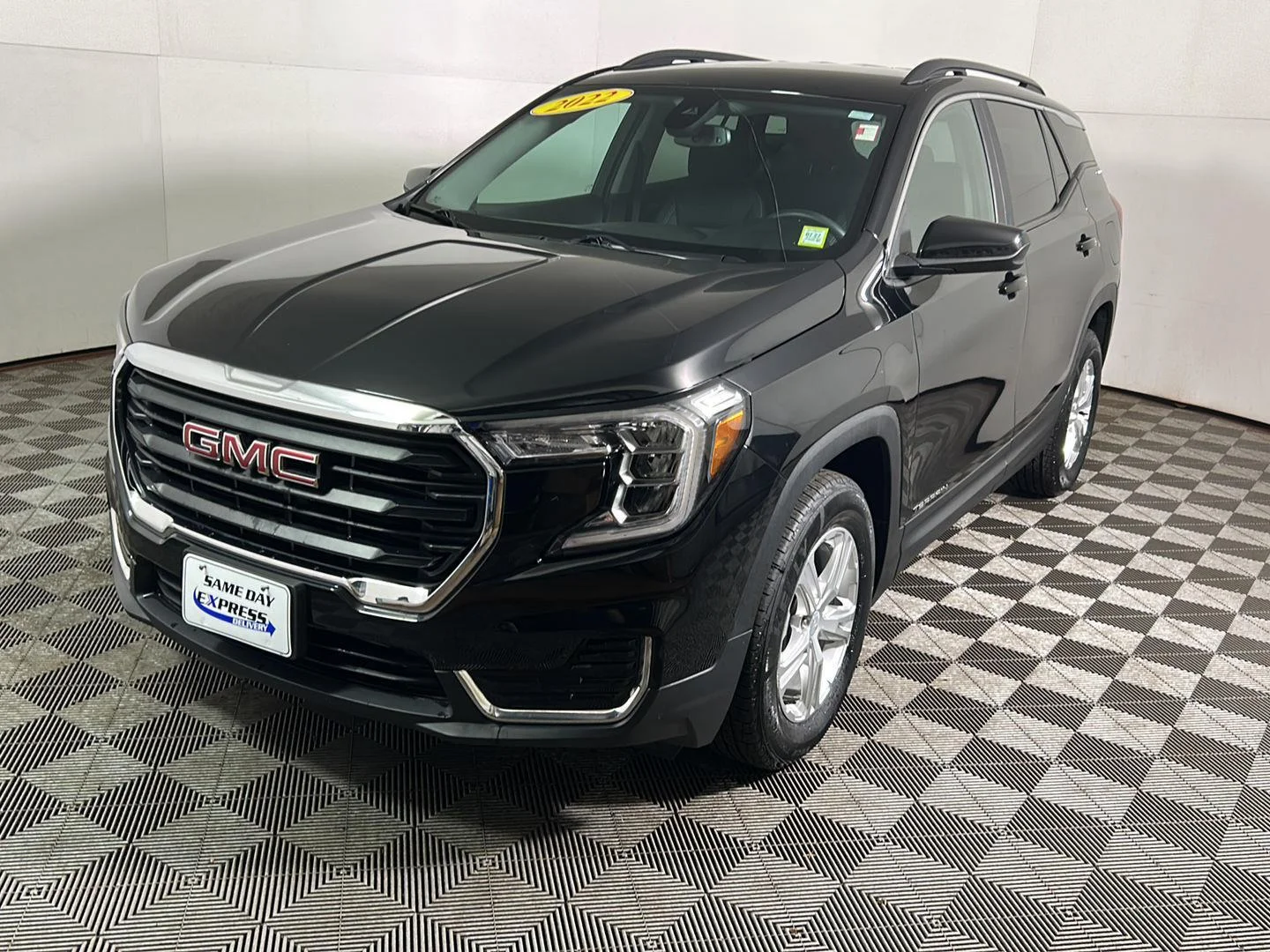 Used 2022 Ebony Twilight Metallic GMC SLE image 11