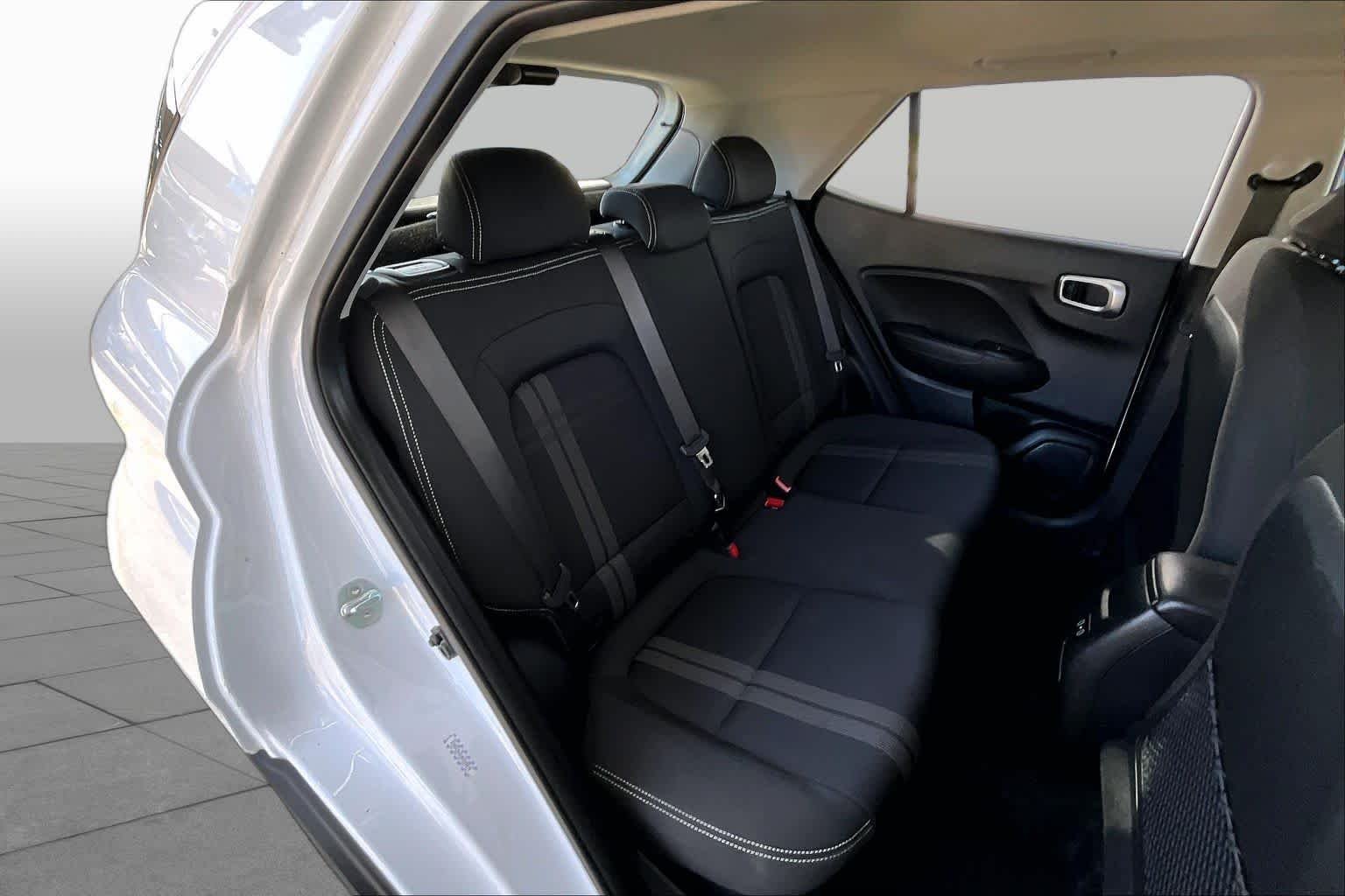 Used 2024 Lunar White Hyundai SEL image 19