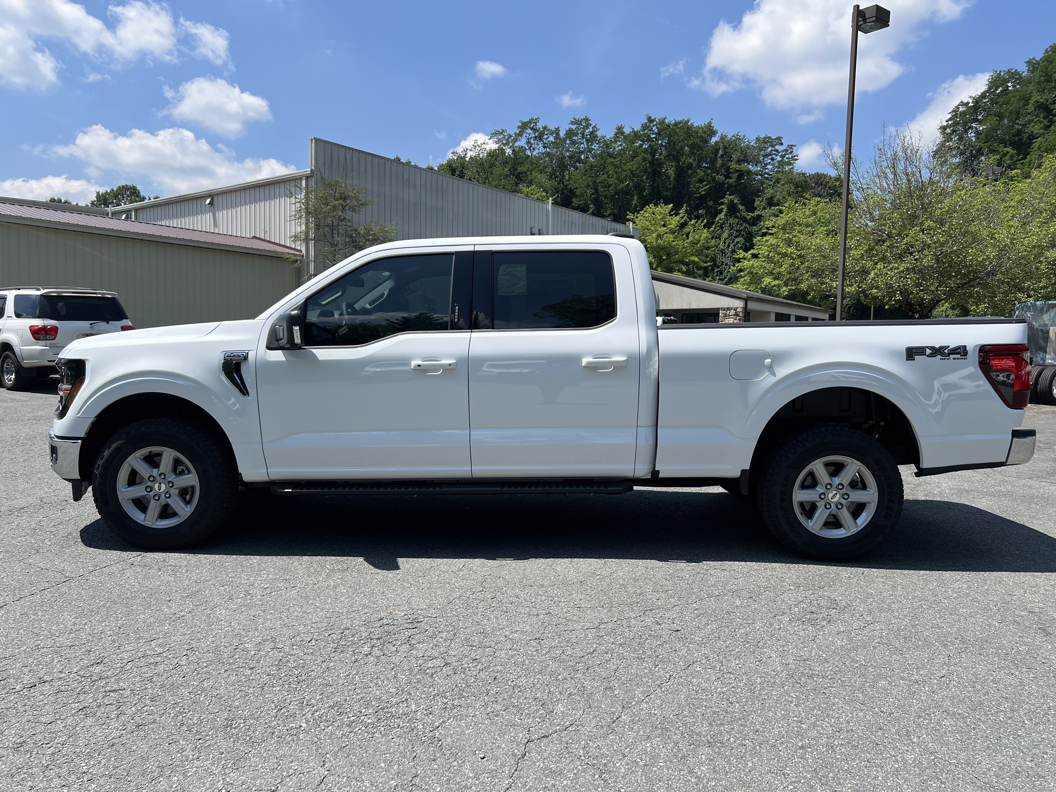 New 2026 Oxford White Ford XLT image 7