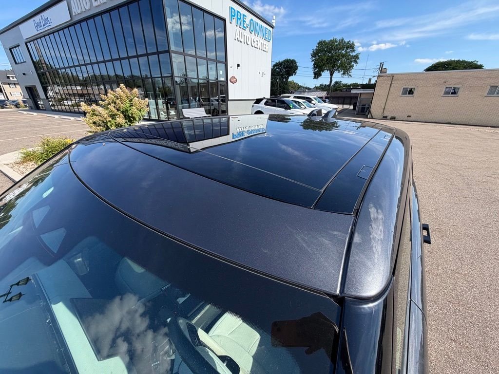 Used 2024 Gray Land Rover Dynamic SE image 9