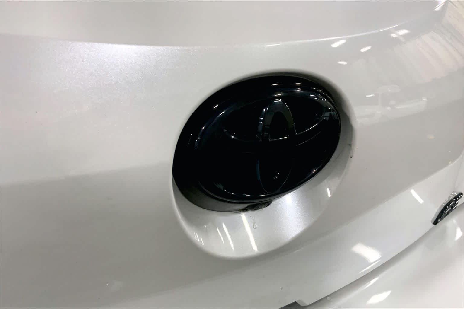 Used 2024 Wind Chill Pearl Toyota SE image 10