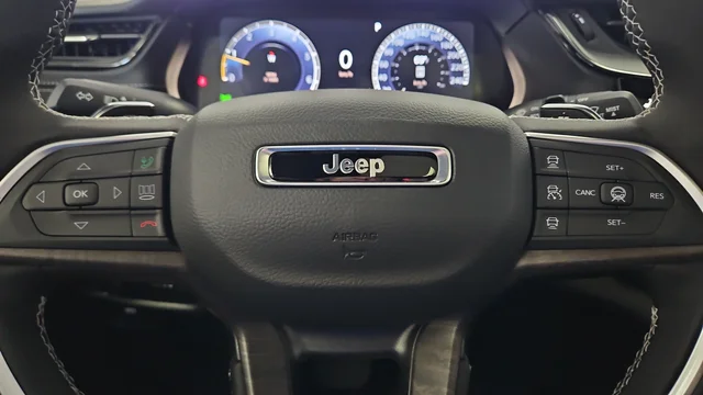 New 2026 Diamond Black Crystal Pearl-Coat Exterior Paint Jeep Altitude image 16
