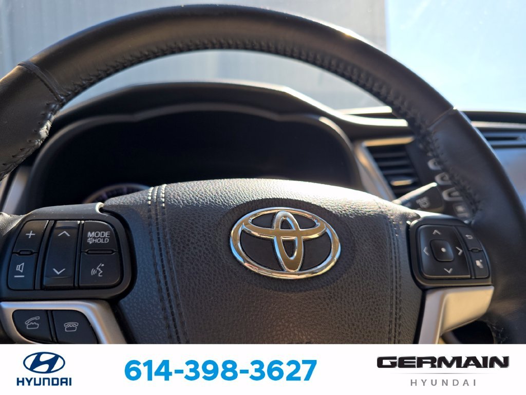 Used 2016 Red Toyota Limited image 23