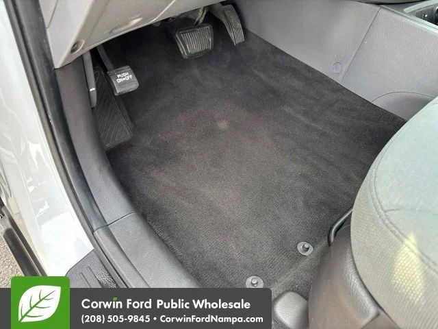 Used 2012 Frost White Pearl Hyundai  image 24