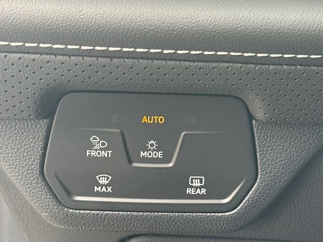 New 2026 White/off-white Volkswagen 2.0T SE w/Technology image 27
