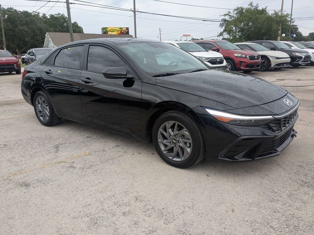 Used 2024 Black Hyundai SEL image 2