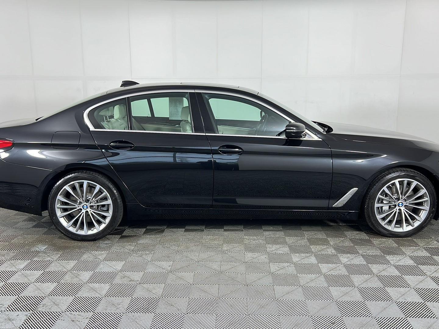 Used 2023 Black Sapphire Metallic BMW 540i xDrive image 18