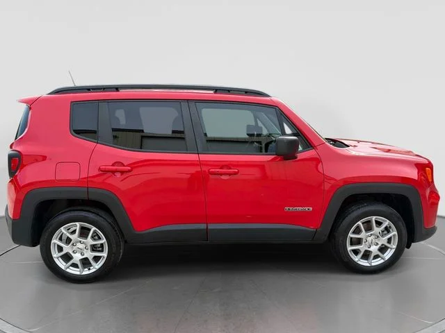 Used 2022 Red Jeep Latitude image 2