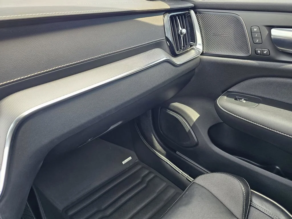 Used 2020 Black Stone Volvo R-Design image 25
